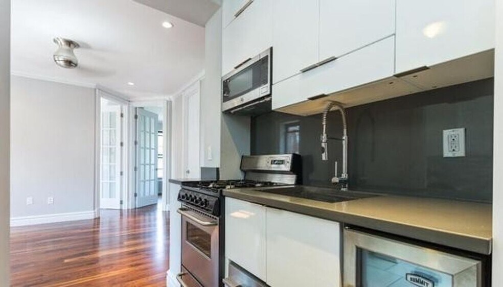 Building Photo - LEXINGTON AVE.