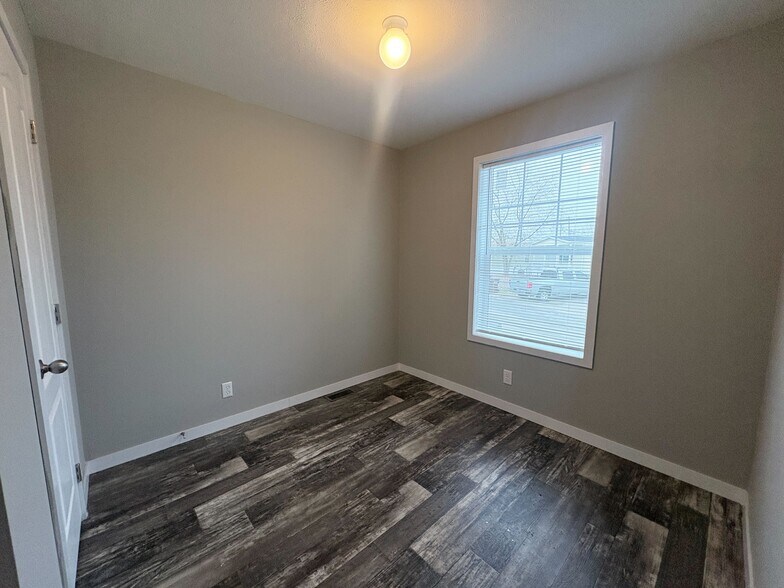 Building Photo - 10610 State Rte 762