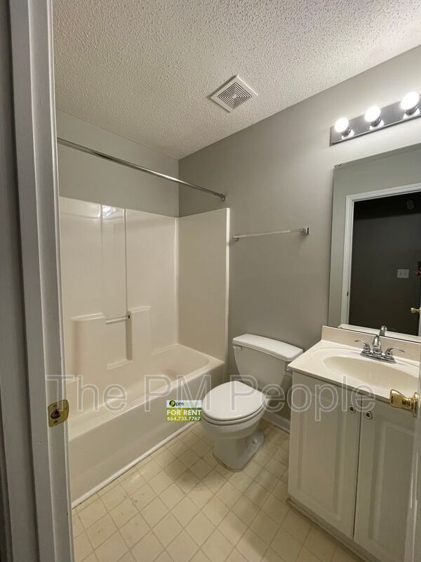 Building Photo - 201 Fairview Lake Way