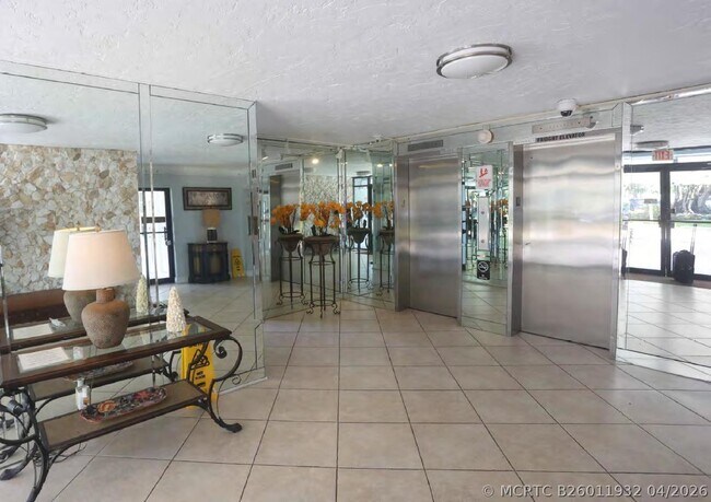 Building Photo - 3091 N Course Dr