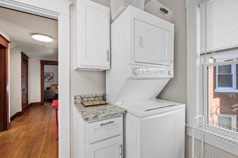 Building Photo - 2016 Edgeland Ave