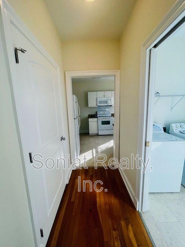 Building Photo - 3215 Nashville Ave