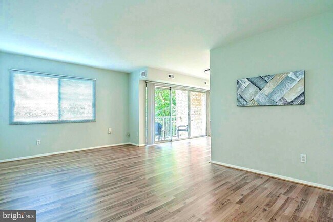 Building Photo - 8000 Le Havre Pl