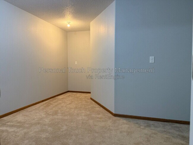 Building Photo - 3539 Woodbury Ct S