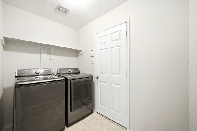 Building Photo - 6931 Hamilton Falls Ln