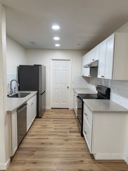 Building Photo - 1402 SE 22nd St