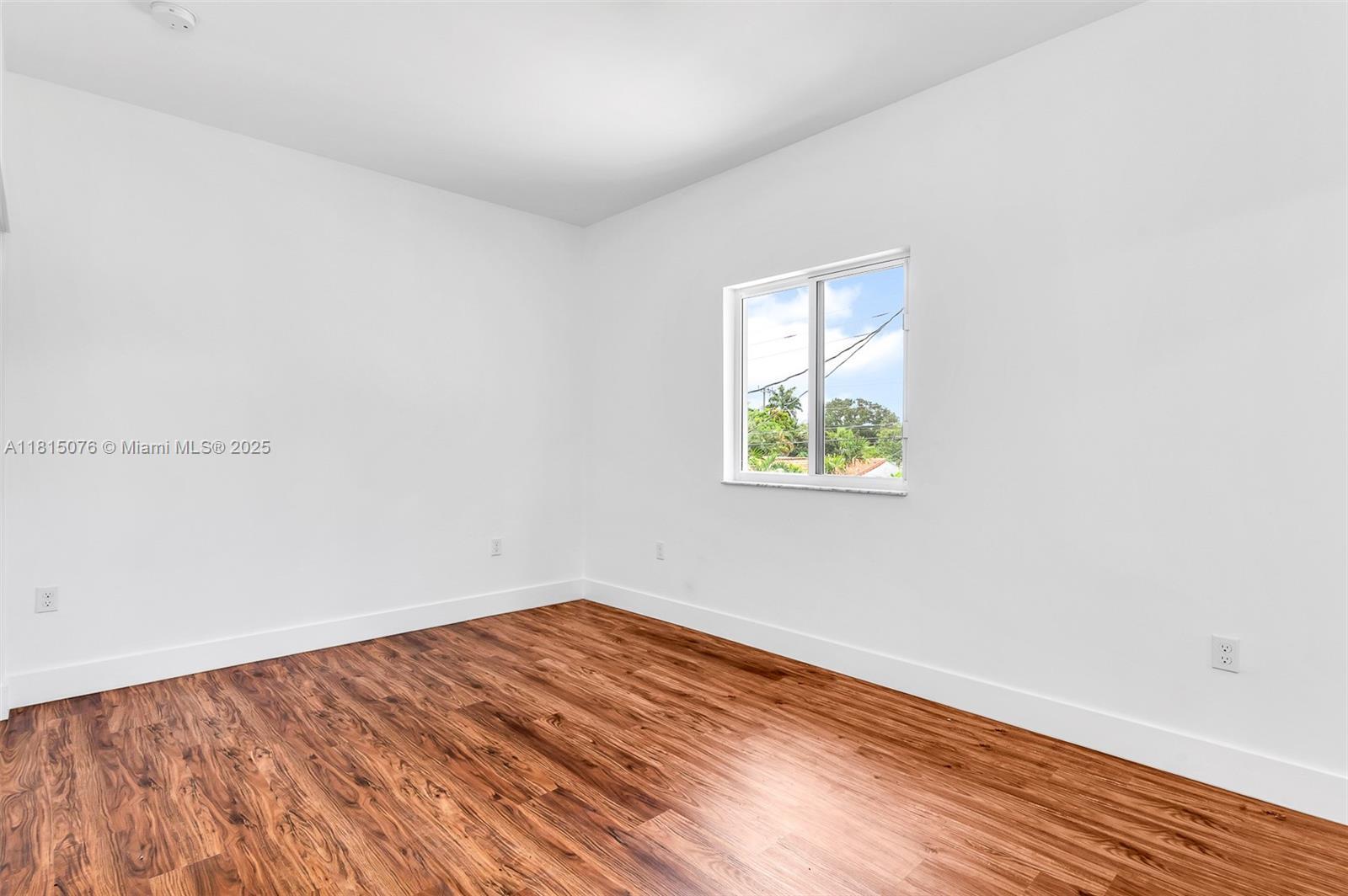Building Photo - 785 SW 7th Ave