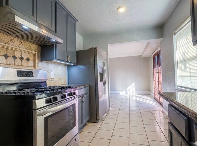 Building Photo - 3502 Michigan Ave