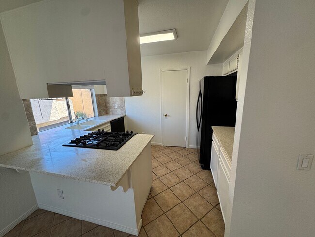 Building Photo - Spacious 2-Bedroom Townhome with Attached Garage and Washer/Dryer– El Cajon
