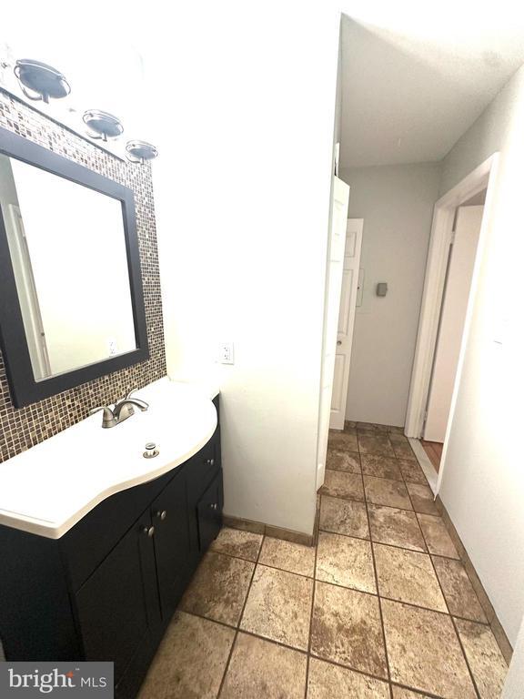 Building Photo - 4901 Ravens Crest Dr