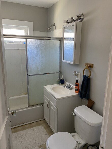 Building Photo - 174 Hillside St