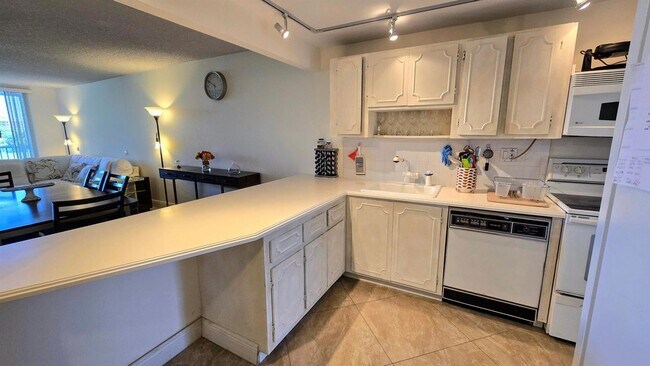 Building Photo - 3100 N Course Ln