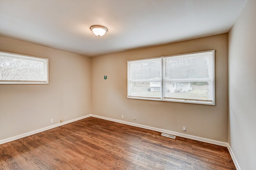 Building Photo - 909 Winchester Dr