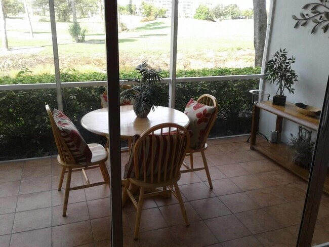 Building Photo - 3051 S Palm Aire Dr