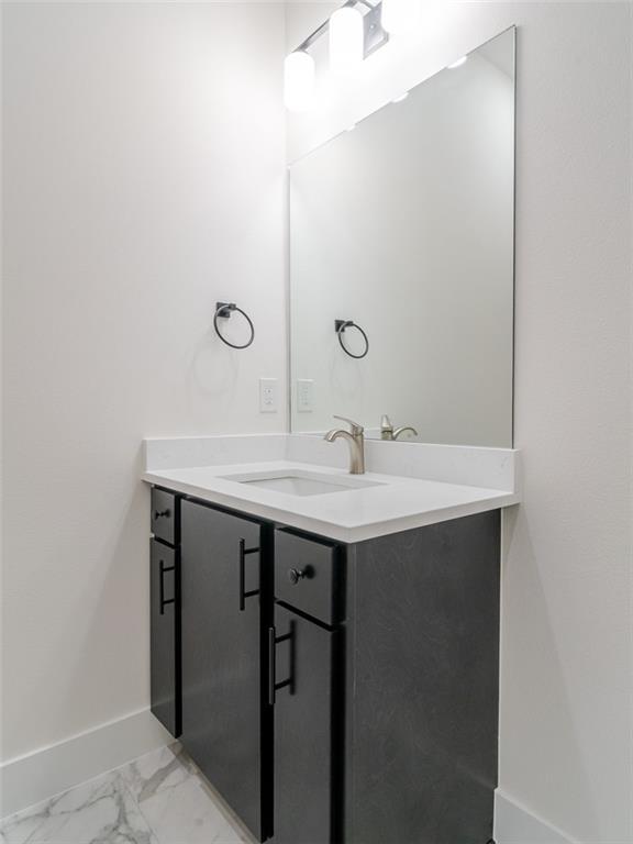 Building Photo - 311 Hedge Dr