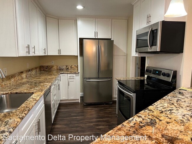 Building Photo - 5 br, 3 bath House - 1901 Walnut Ave - 105...