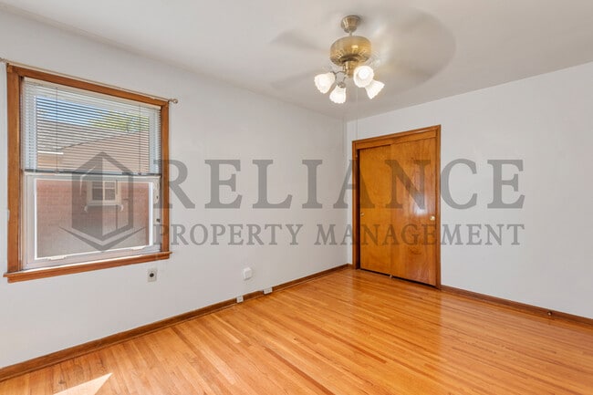 Building Photo - 1707 S Mission Rd