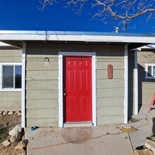 Building Photo - Sweet Little 2 Bedroom Home in Old Town!