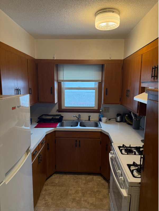 Building Photo - 7 11th Ave NW