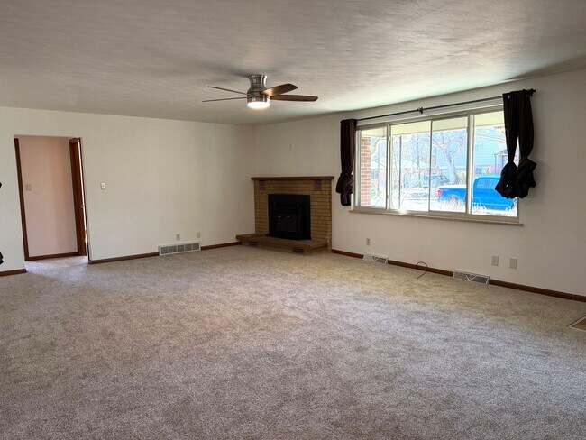 Building Photo - Open and Bright 3BD Home in Desirable Boulder Neighborhood