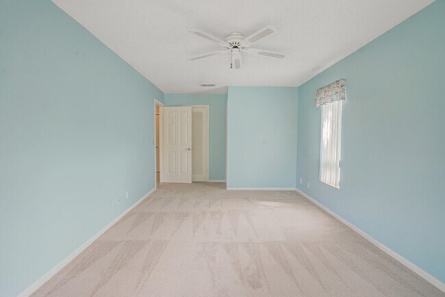 Building Photo - 12712 Spinnaker Ln