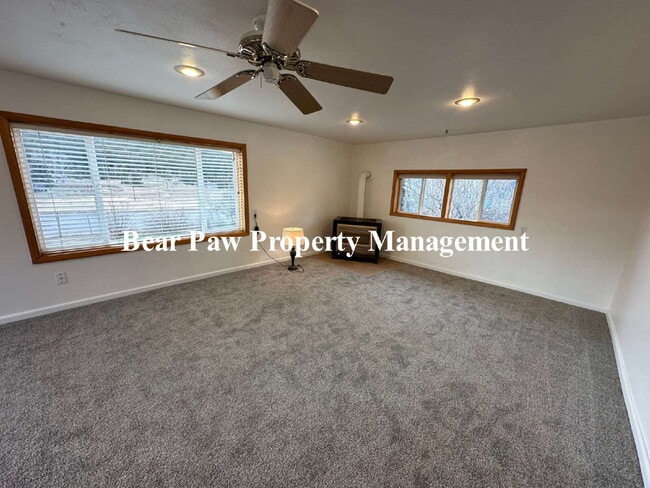 Building Photo - "Charming cabin in Evergreen"