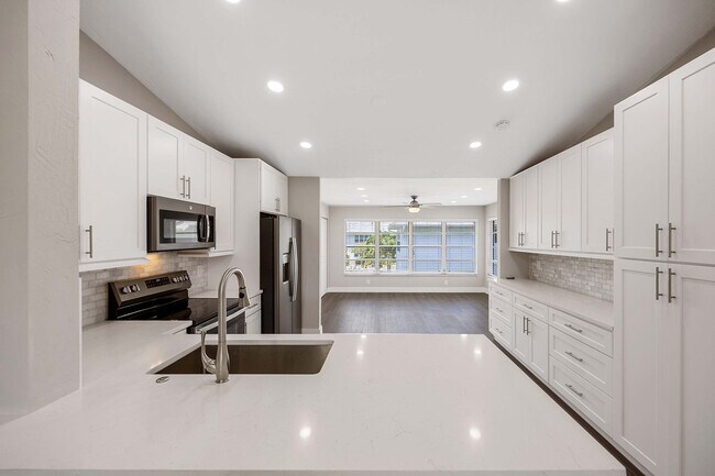 Building Photo - 707 Neapolitan Way