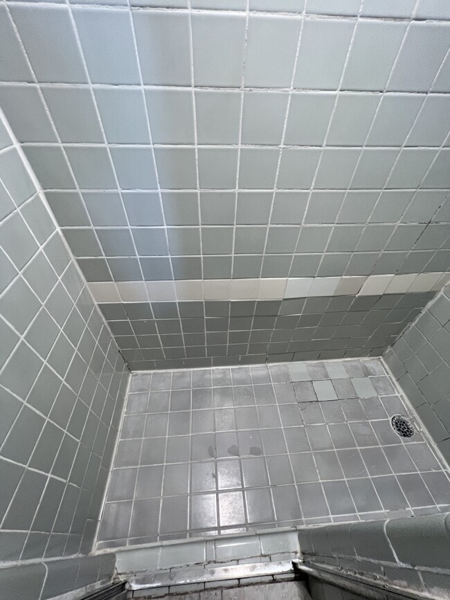 Building Photo - 3700 Hillcross Dr