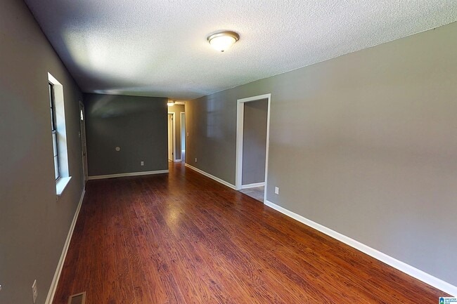 Building Photo - 95 Meadow Ln