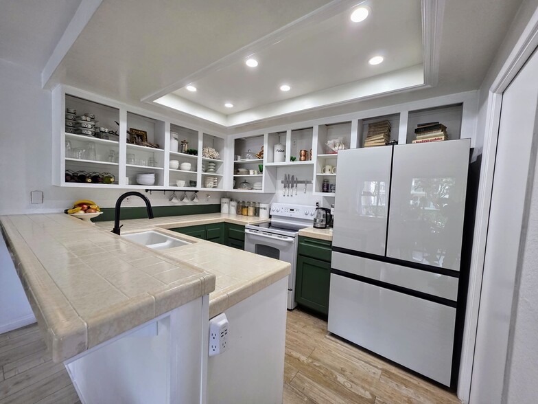 Building Photo - 4106 Apricot Dr