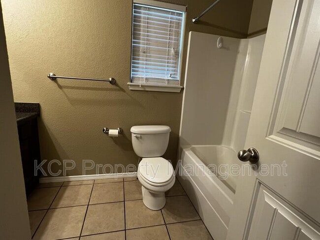 Building Photo - 210 Regency Dr