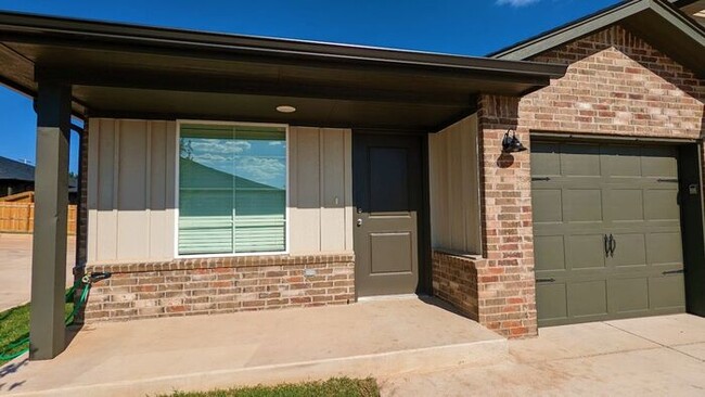 Building Photo - 2 Bed 2 Bath 1 Car Garage Duplex in Summit...