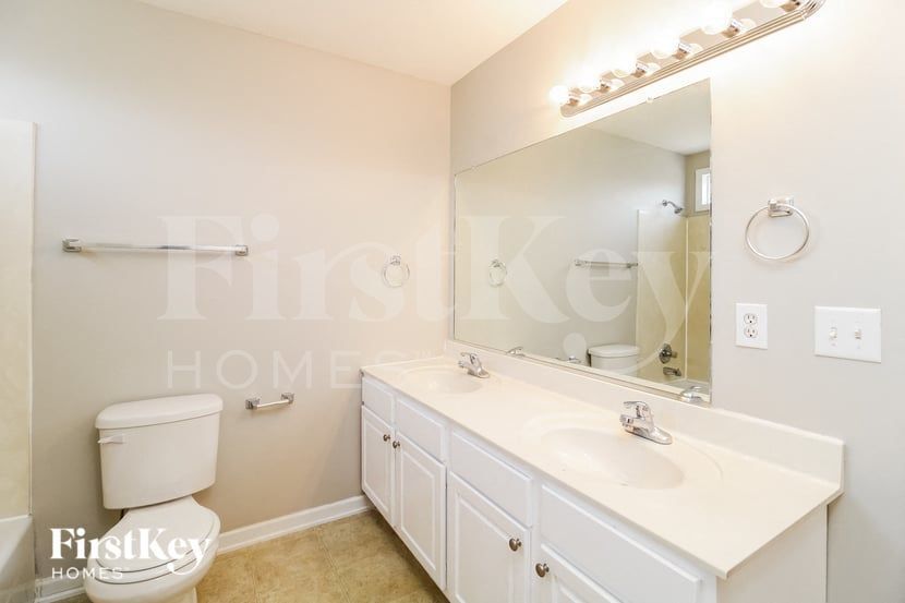Building Photo - 6000 Black Willow Dr