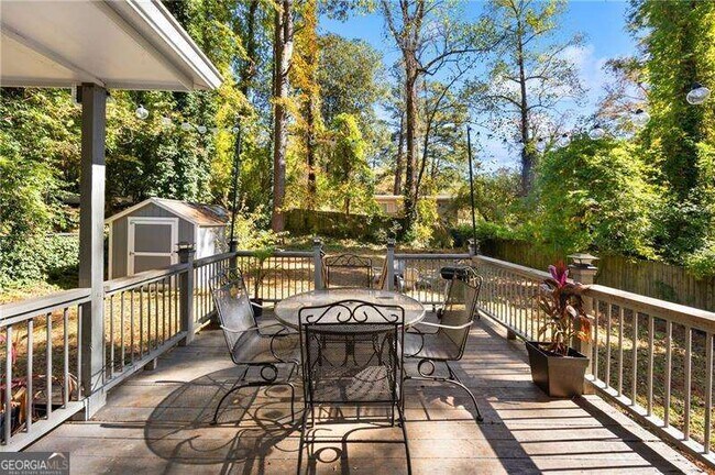 Building Photo - 1290 Glen Forest Way