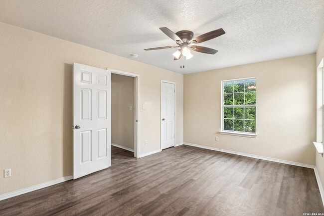 Building Photo - 407 Amberdale Oak