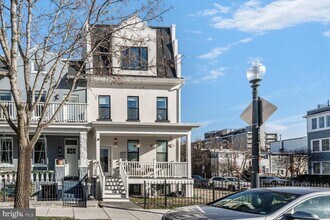 Building Photo - 1201 Staples St NE