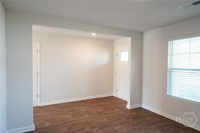Building Photo - 104 Painted Lady Lp