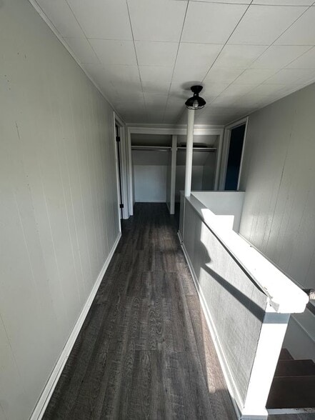 Building Photo - 1502 Lake St