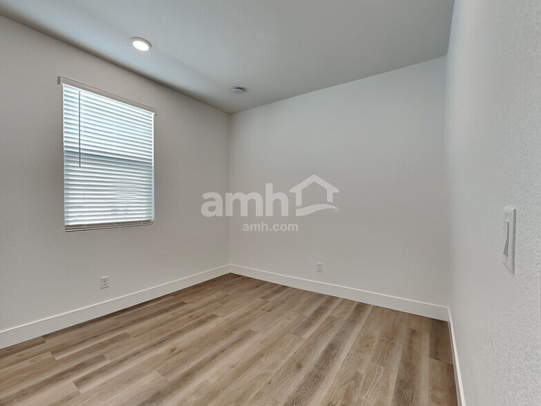 Building Photo - 11123 Magallanes St