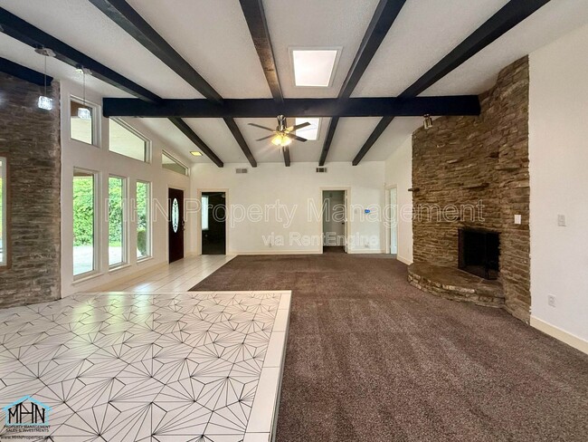 Building Photo - 100 Bluet Ln