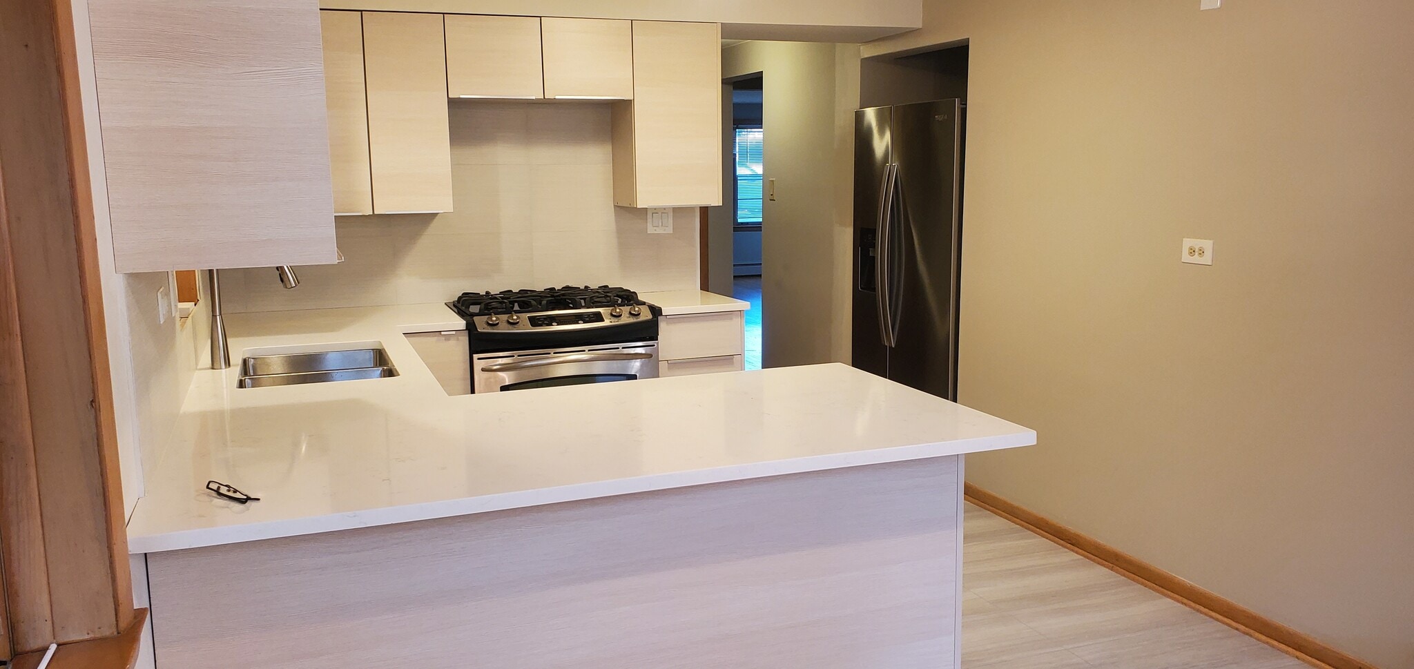 Building Photo - 6853 W Leland Ave