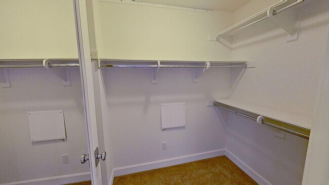 Building Photo - Gorgeous 3 Bedroom 2.5 Bath Townhome