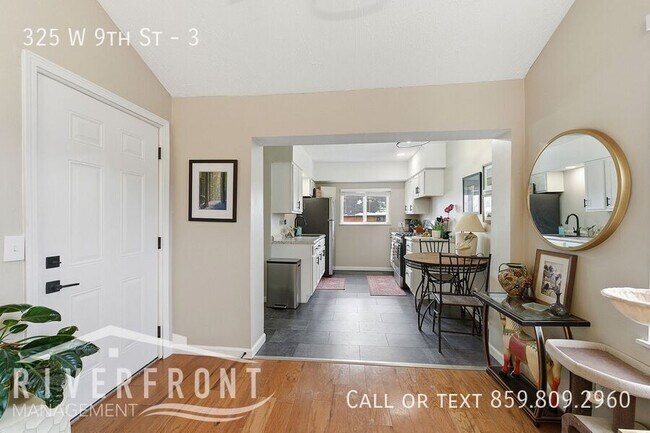 Building Photo - 325 W 9th St