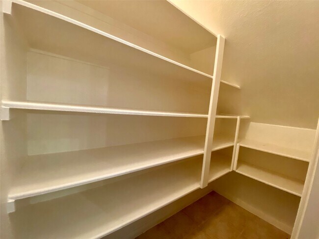 Building Photo - 2827 Mustang Hill Ln