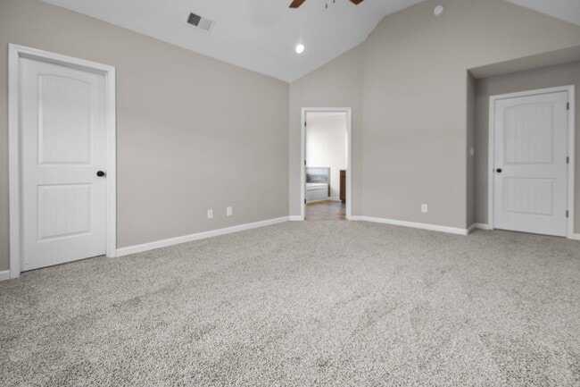 Building Photo - Pet Friendly Four Bedroom!
