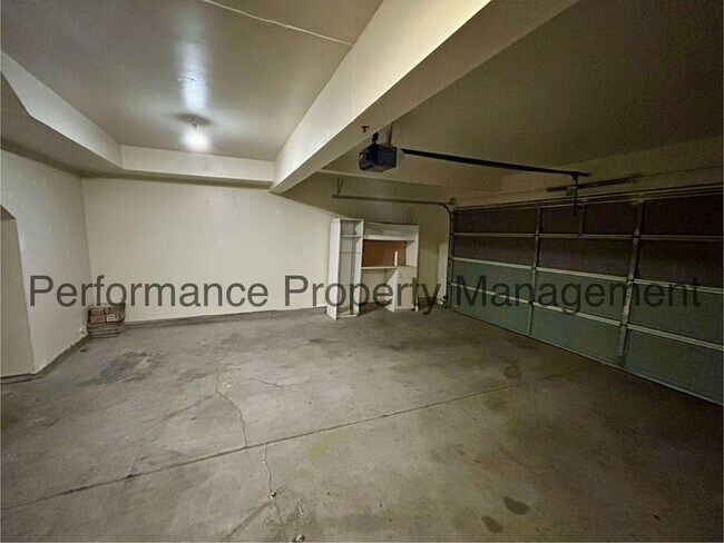 Building Photo - Stunning 4 Bed/3 Bath Home in SW Bakersfield w/ RBP & $0 Deposit Option