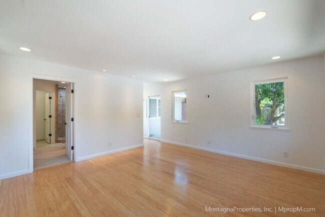 Building Photo - Beautiful, meticulously updated and  maint...
