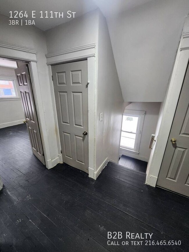 Building Photo - 1264 E 111th St