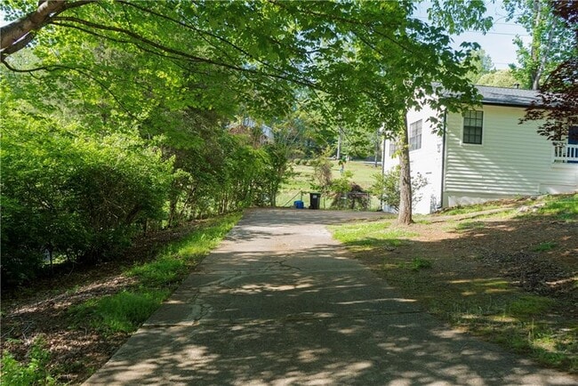 Building Photo - 5201 Sunset Trail