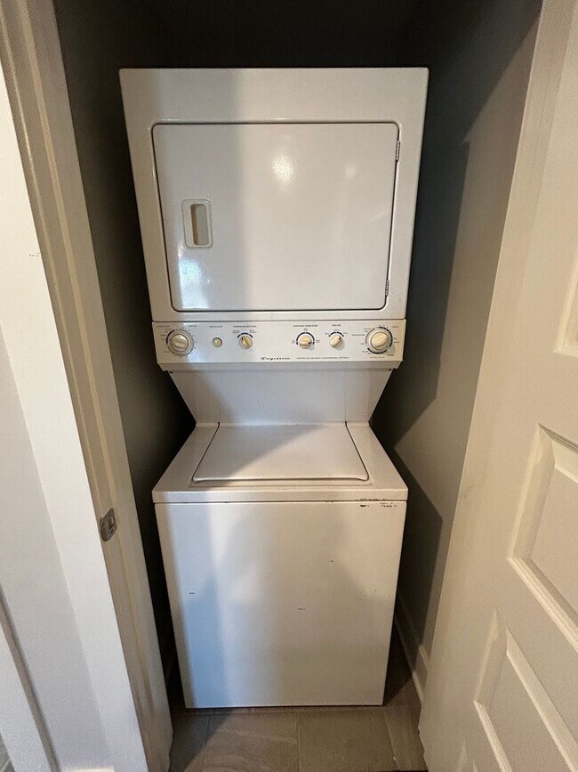 Building Photo - Welcome to Mill Town! 3 Beds, 2.5 Baths, w...